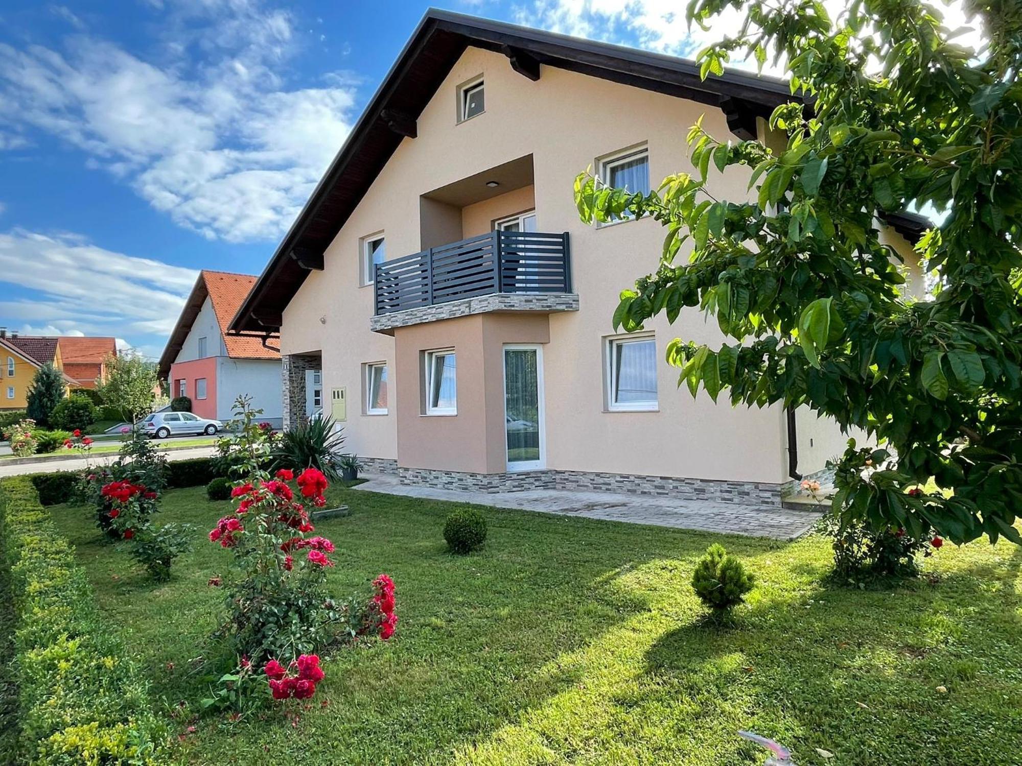 Apartman Nativis Otocsán Kültér fotó